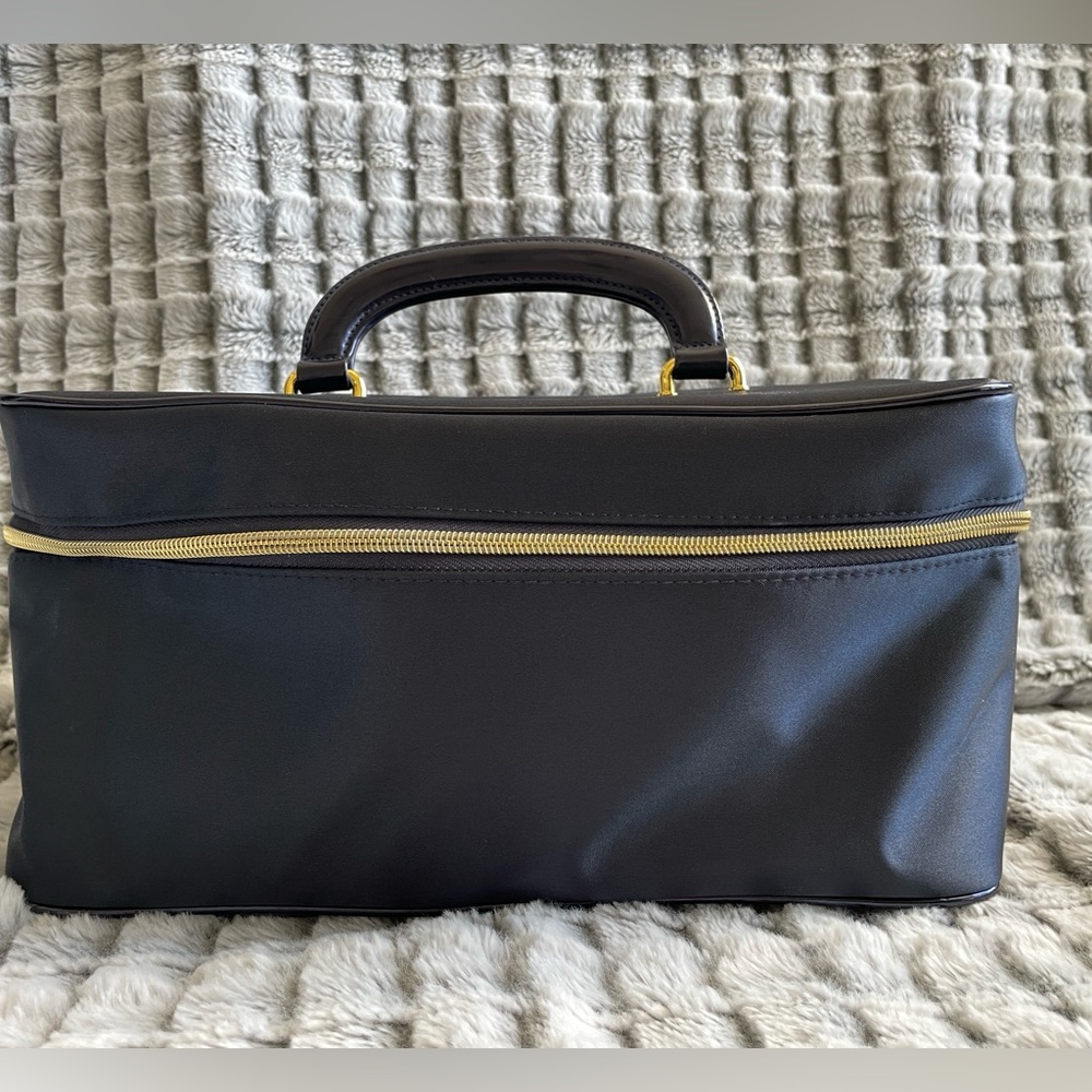 Estee Lauder navy blue makeup bag‎